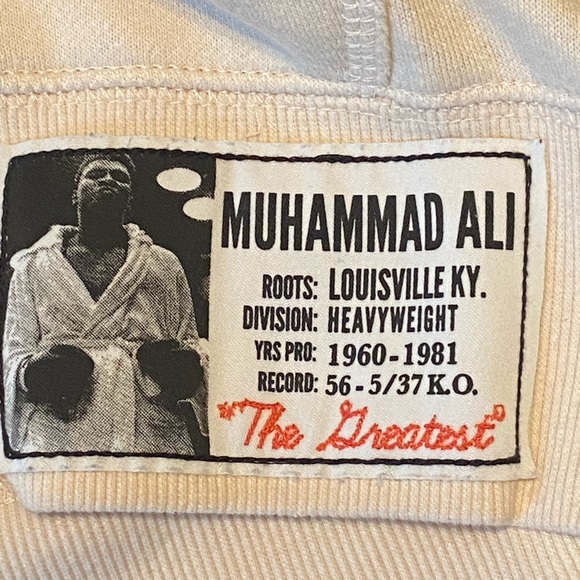 Roots of Fight Muhammad Ali Sweatshirt 
Condition: Pre-Owned 
Size: M 
Price:$50 - Picture 2 of 3